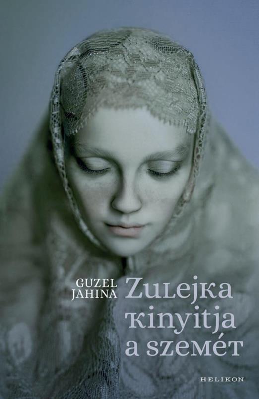 ZULEJKA KINYITJA A SZEMÉT